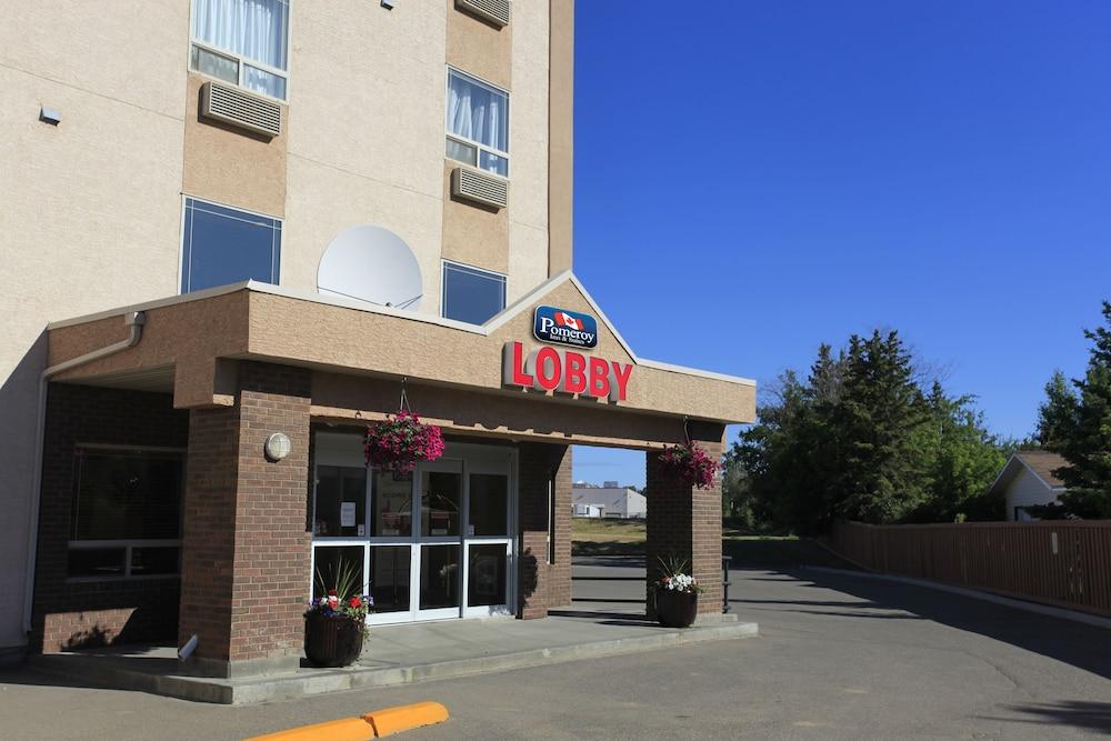 Pomeroy Inn & Suites Fort St. John Exterior photo